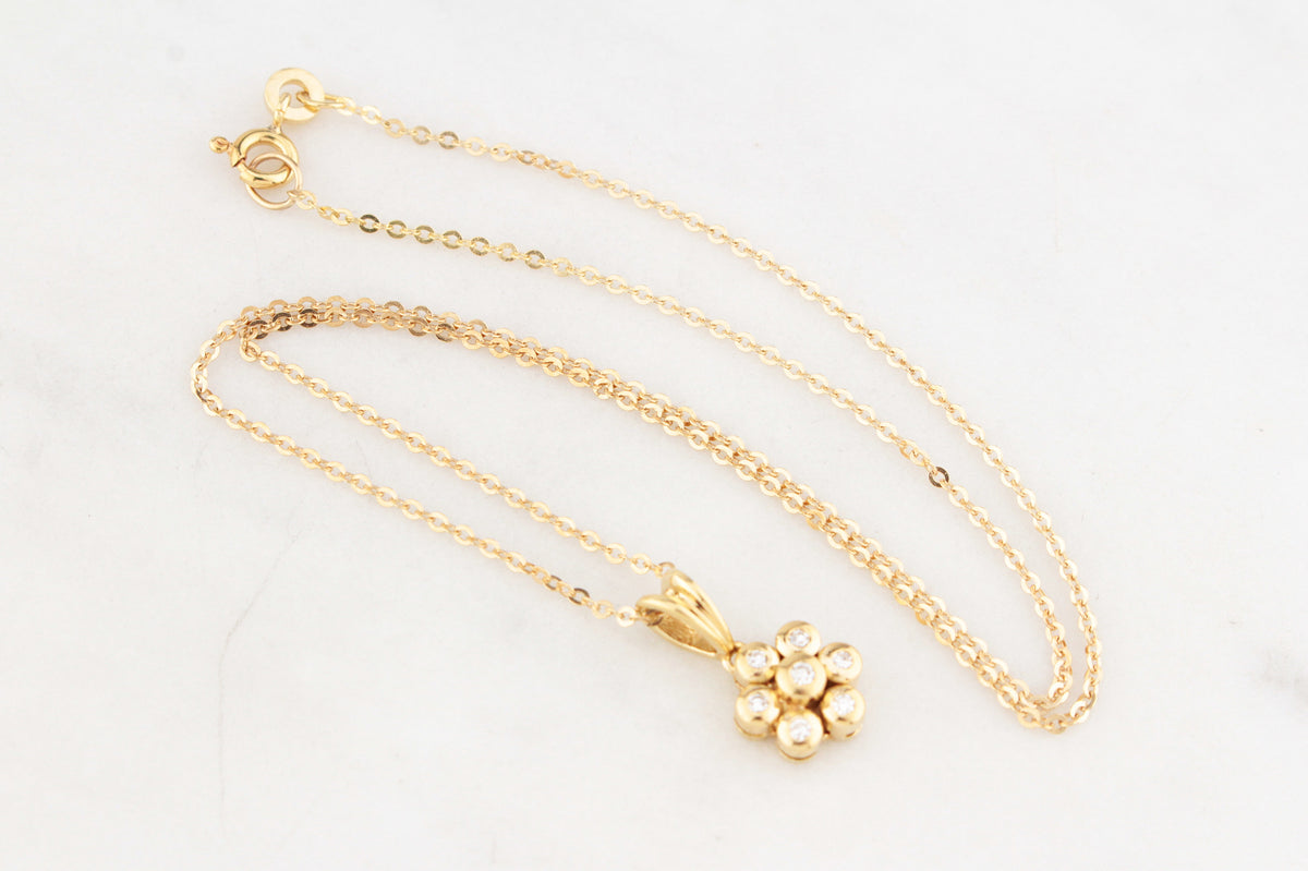 CONTEMPORARY ITALIAN DIAMOND PENDANT WITH CHAIN 18ct GOLD