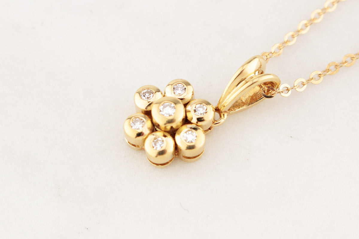 CONTEMPORARY ITALIAN DIAMOND PENDANT WITH CHAIN 18ct GOLD