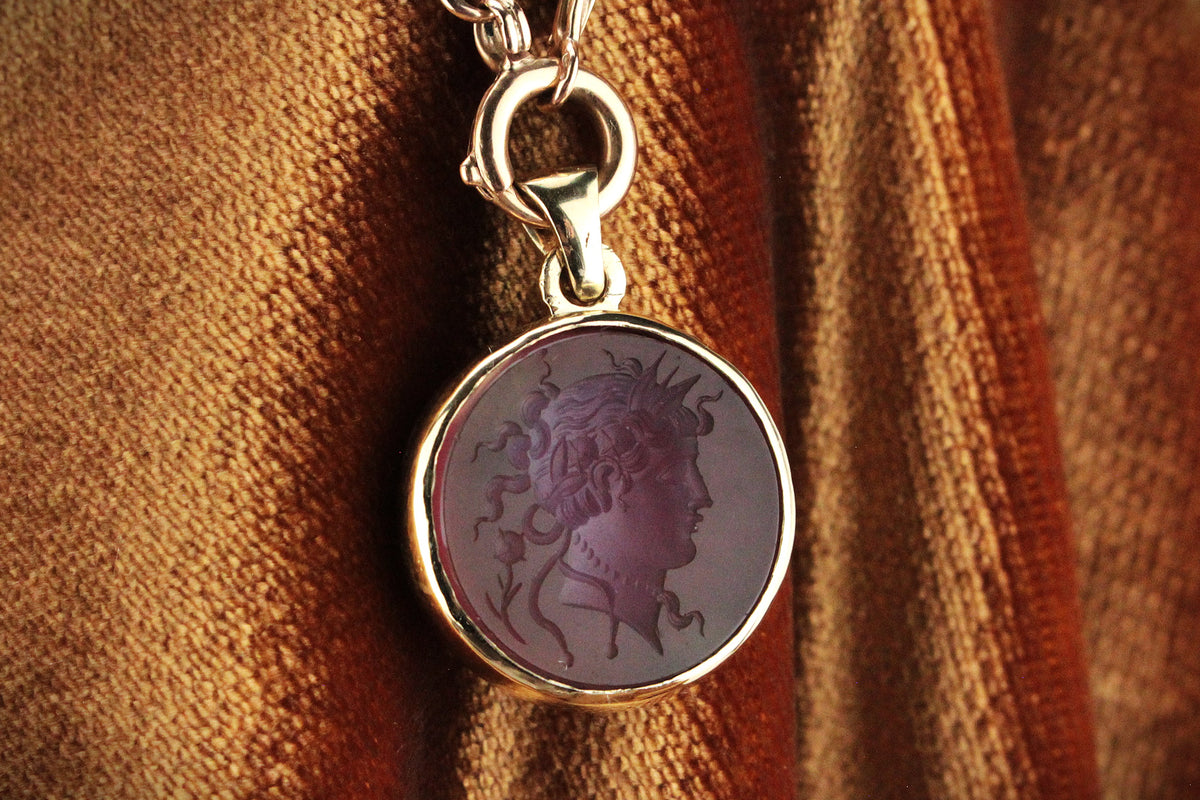 ANTIQUE CARNELIAN MEDUSA INTAGLIO PENDANT 14ct GOLD