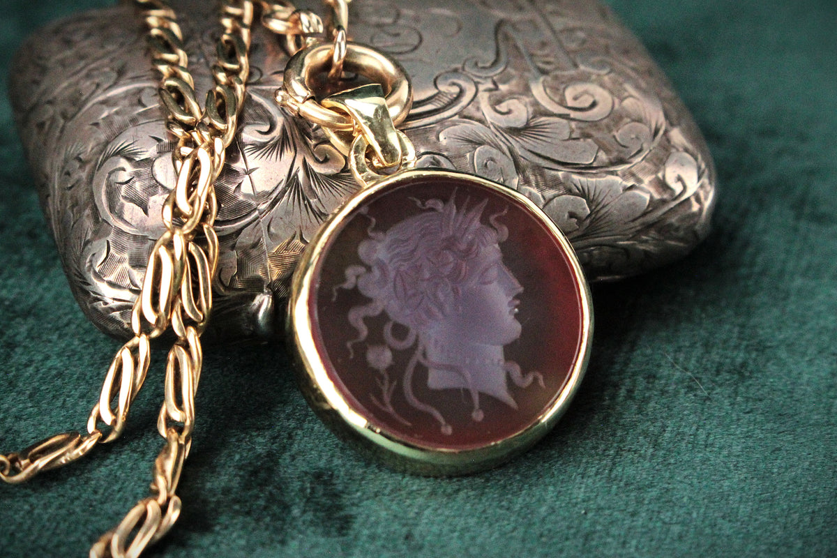 ANTIQUE CARNELIAN MEDUSA INTAGLIO PENDANT 14ct GOLD