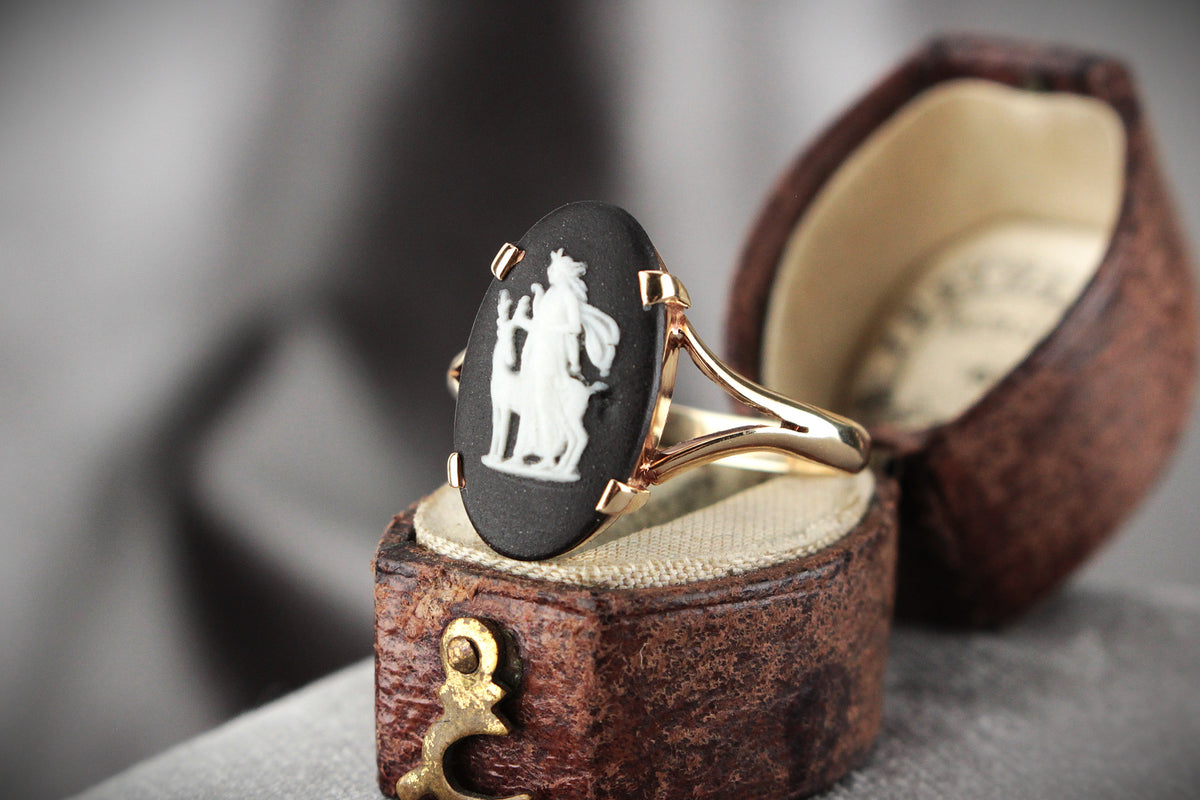 ANTIQUE EDWARDIAN c1910 DIANA THE HUNTRESS WEDGWOOD RING 9ct GOLD