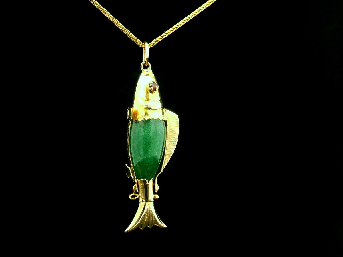 VINTAGE AVENTURINE QUARTZ FISH PENDANT 14CT GOLD
