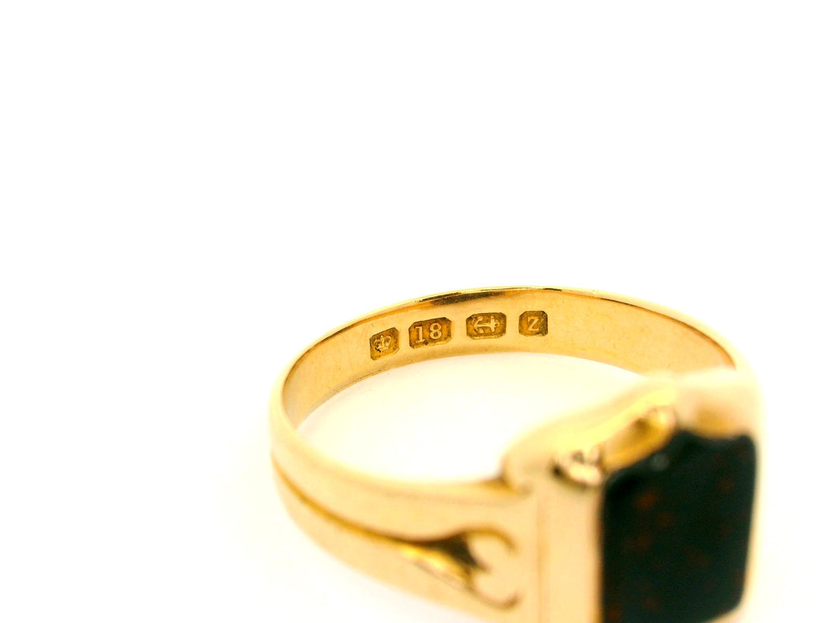 ANTIQUE VICTORIAN BLOODSTONE SHIELD SIGNET RING 18ct YELLOW GOLD
