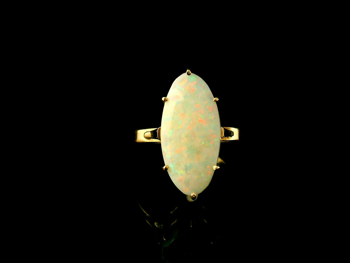 MID-CENTURY SOLID WHITE OPAL RING IN 14ct GOLD
