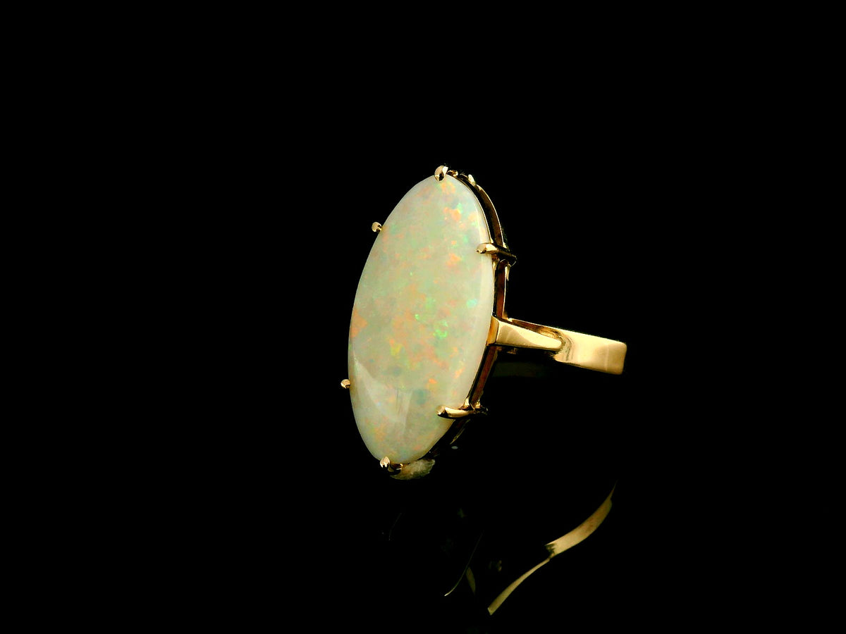 MID-CENTURY SOLID WHITE OPAL RING IN 14ct GOLD