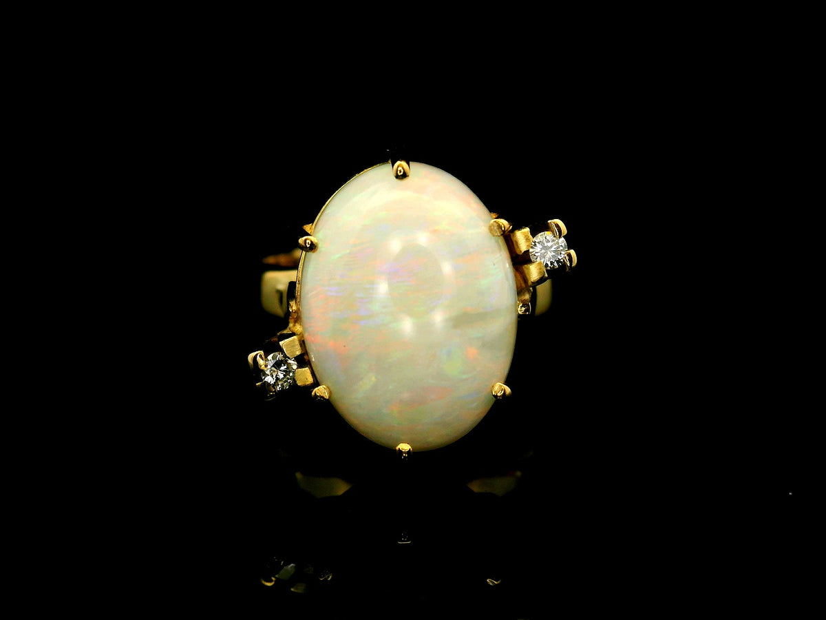 VINTAGE MID CENTURY SOLID OPAL & DIAMOND RING 18ct GOLD
