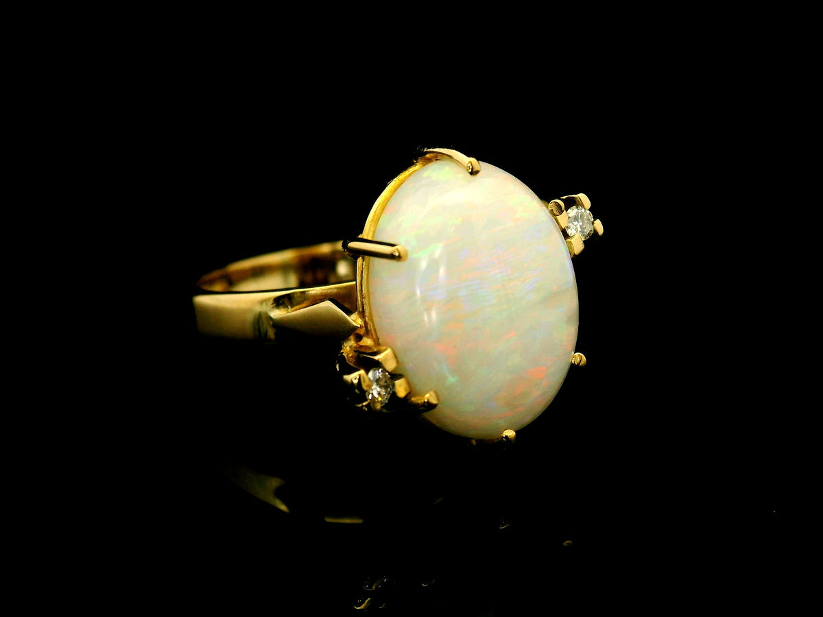 VINTAGE MID CENTURY SOLID OPAL & DIAMOND RING 18ct GOLD