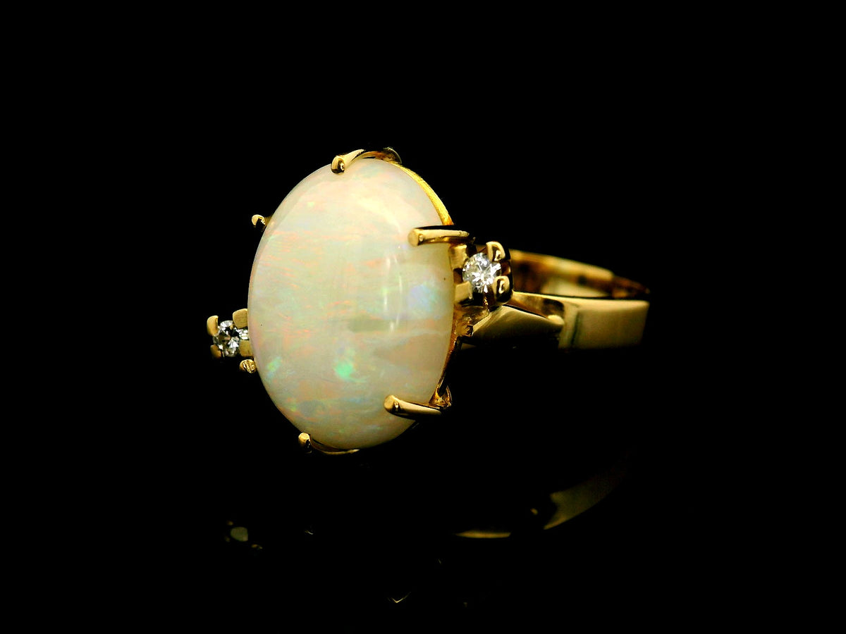 VINTAGE MID CENTURY SOLID OPAL & DIAMOND RING 18ct GOLD