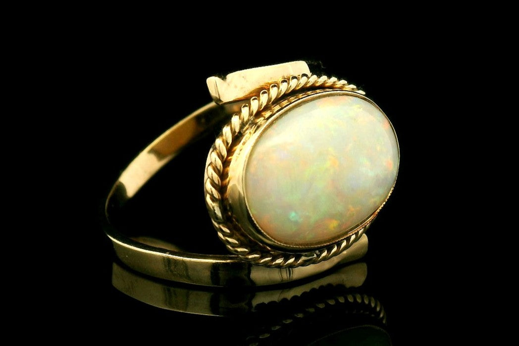 VINTAGE c1970’s SOLID OPAL RING 9ct GOLD