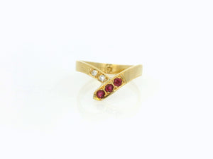 VINTAGE RUBY & DIAMOND CHEVRON BAND 18ct GOLD