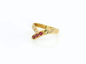 VINTAGE RUBY & DIAMOND CHEVRON BAND 18ct GOLD