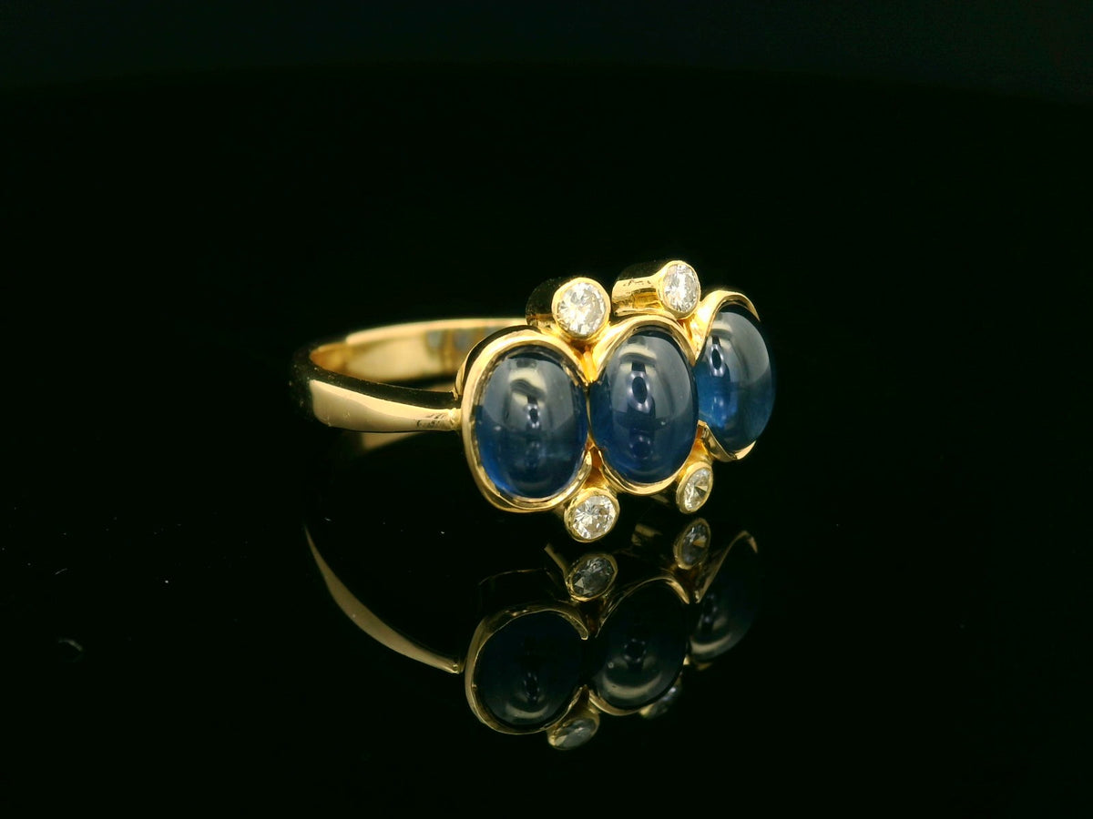 VINTAGE MID CENTURY CABOCHON SAPPHIRE & DIAMOND RING 18ct GOLD