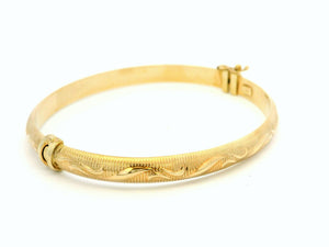 VINTAGE ETCHED HINGED BANGLE 9ct GOLD