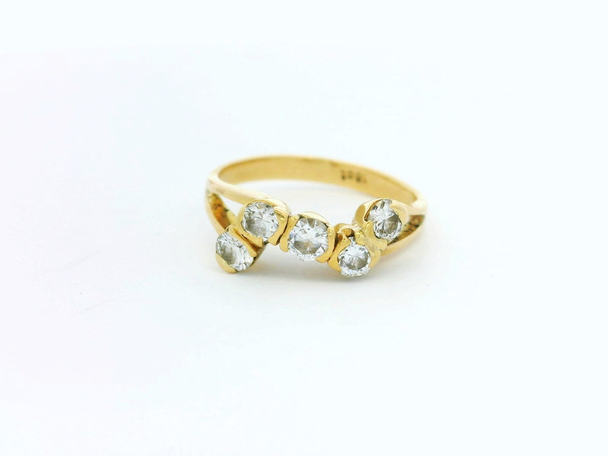 CONTEMPORARY FIVE STONE DIAMOND RING 18ct GOLD