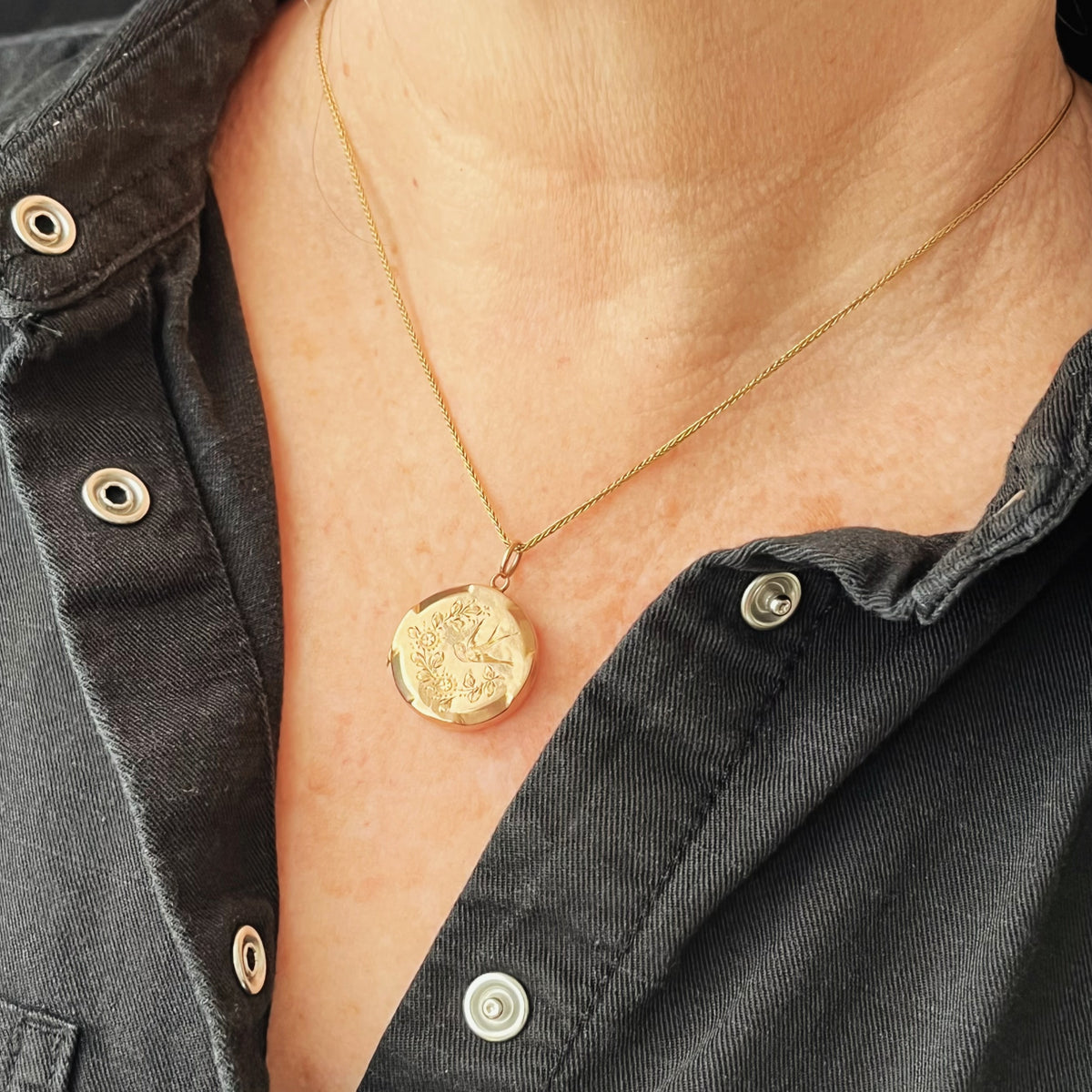 ANTIQUE EDWARDIAN 1910 LOCKET 9ct GOLD