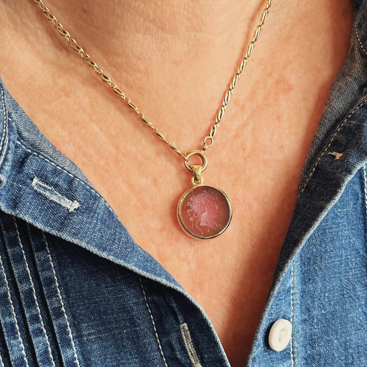 ANTIQUE CARNELIAN MEDUSA INTAGLIO PENDANT 14ct GOLD