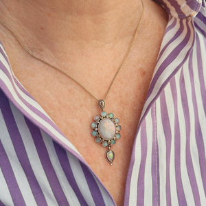 VINTAGE SOLID OPAL & DIAMOND PENDANT 9ct GOLD