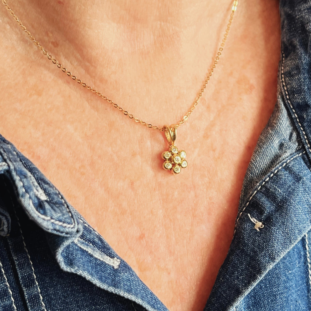 CONTEMPORARY ITALIAN DIAMOND PENDANT WITH CHAIN 18ct GOLD