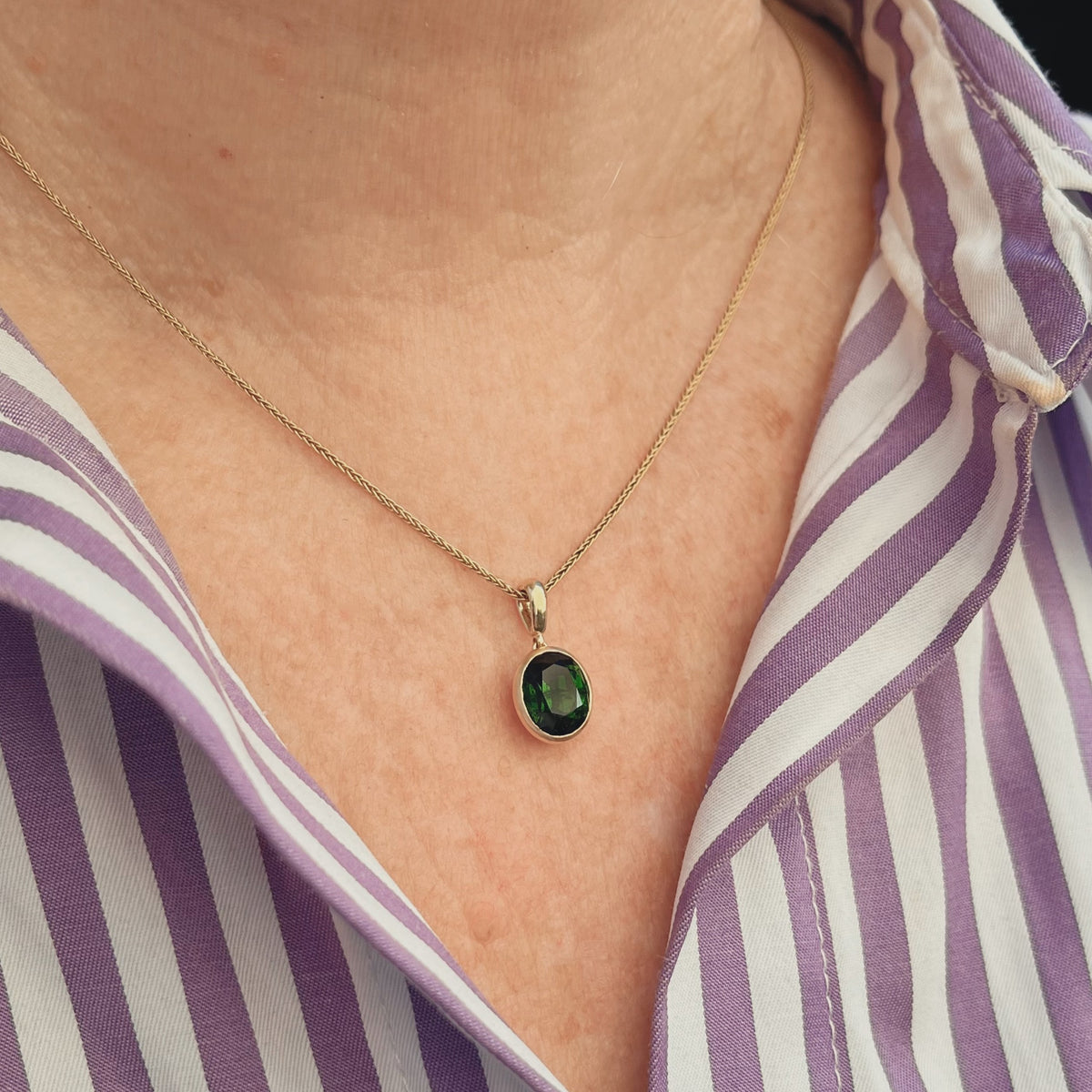 BESPOKE 2.75ct GREEN TOURMALINE PENDANT 10ct GOLD