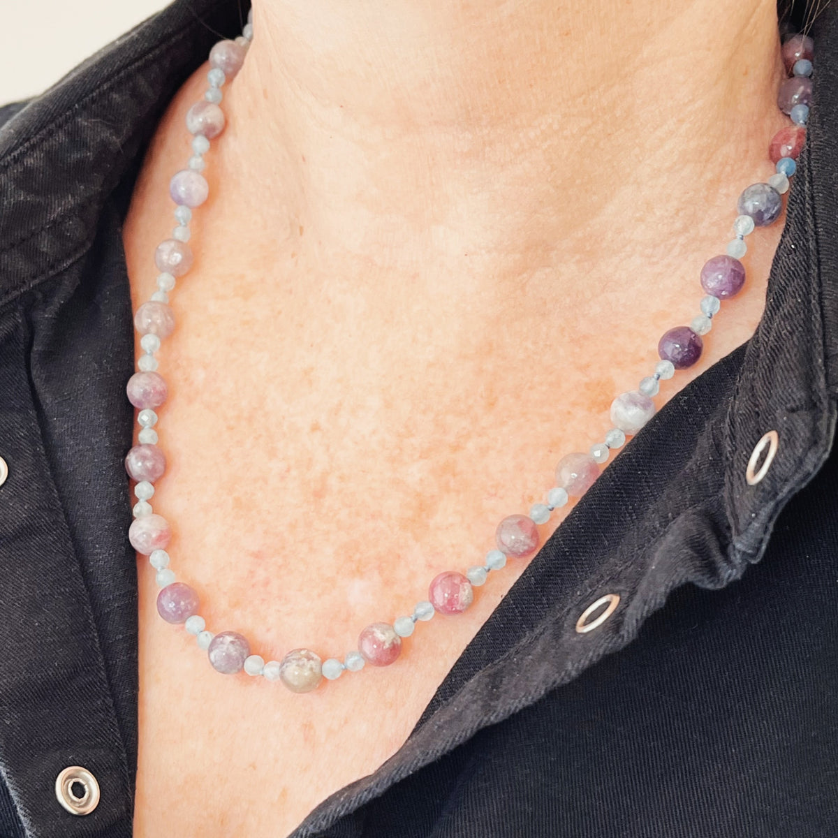 BESPOKE PLUM TOURMALINE &amp; AQUAMARINE NECKLACE WITH 9ct GOLD CLASP