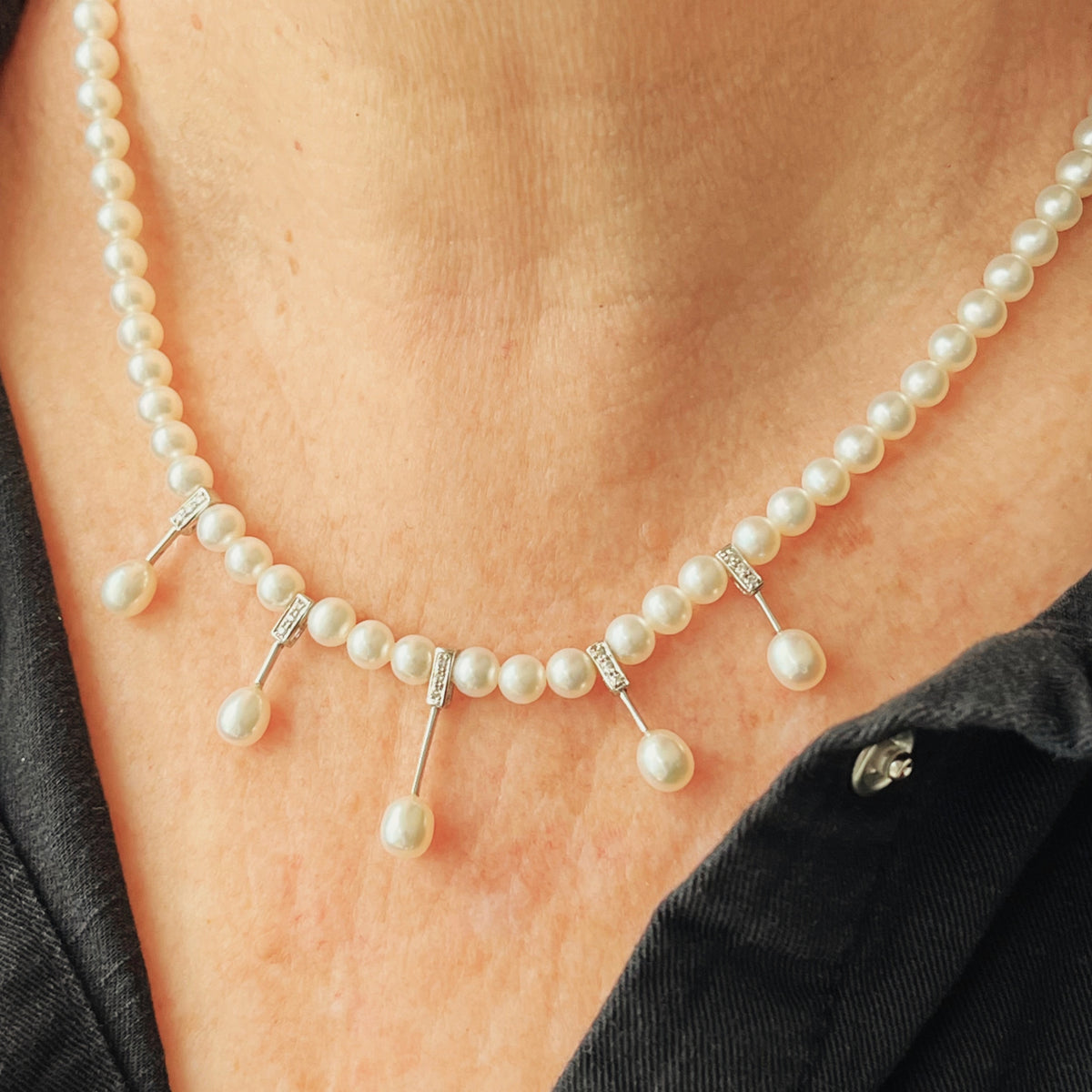 MODERN PEARL &amp; DIAMOND NECKLACE 14ct WHITE GOLD