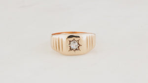 ANTIQUE STAR-SET DIAMOND SIGNET RING 9ct GOLD