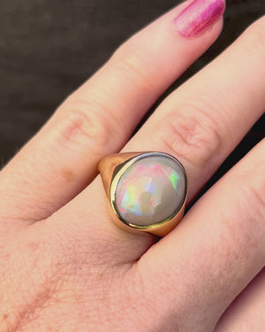 VINTAGE SOLID OPAL RING 9ct GOLD