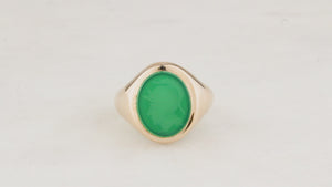 MID-CENTURY CHALCEDONY INTAGLIO RING 9ct GOLD