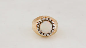 VINTAGE SOLID OPAL & DIAMOND RING 18ct GOLD