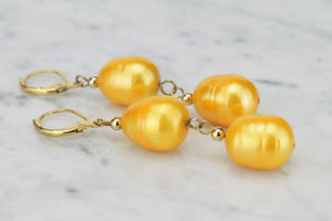 VINTAGE ESTATE CULTURED PEARL EARRINGS ON 14ct YELLOW GOLD