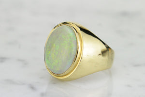 VINTAGE MID CENTURY SOLID AUSTRALIAN CRYSTAL OPAL RING ON 18ct YELLOW GOLD