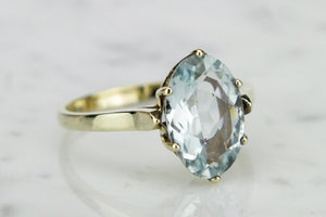 VINTAGE ESTATE AQUAMARINE RING ON 9ct YELLOW GOLD