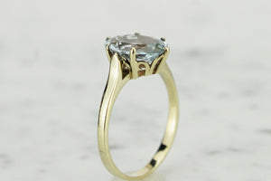 VINTAGE ESTATE AQUAMARINE RING ON 9ct YELLOW GOLD