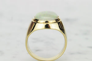 VINTAGE MID CENTURY SOLID AUSTRALIAN CRYSTAL OPAL RING ON 18ct YELLOW GOLD