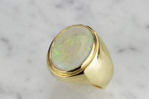 VINTAGE MID CENTURY SOLID AUSTRALIAN CRYSTAL OPAL RING ON 18ct YELLOW GOLD