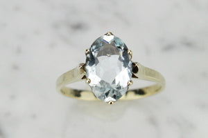 VINTAGE ESTATE AQUAMARINE RING ON 9ct YELLOW GOLD