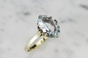 VINTAGE ESTATE AQUAMARINE RING ON 9ct YELLOW GOLD