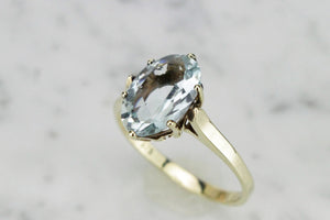 VINTAGE ESTATE AQUAMARINE RING ON 9ct YELLOW GOLD