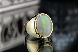 VINTAGE MID CENTURY SOLID AUSTRALIAN CRYSTAL OPAL RING ON 18ct YELLOW GOLD