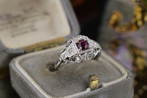 ANTIQUE ORIGINAL ART DECO c1920 RUBY & DIAMOND RING ON 14ct WHITE GOLD AND PLATINUM