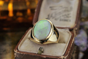 VINTAGE MID CENTURY SOLID AUSTRALIAN CRYSTAL OPAL RING ON 18ct YELLOW GOLD