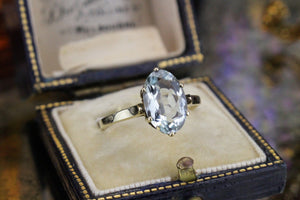 VINTAGE ESTATE AQUAMARINE RING ON 9ct YELLOW GOLD