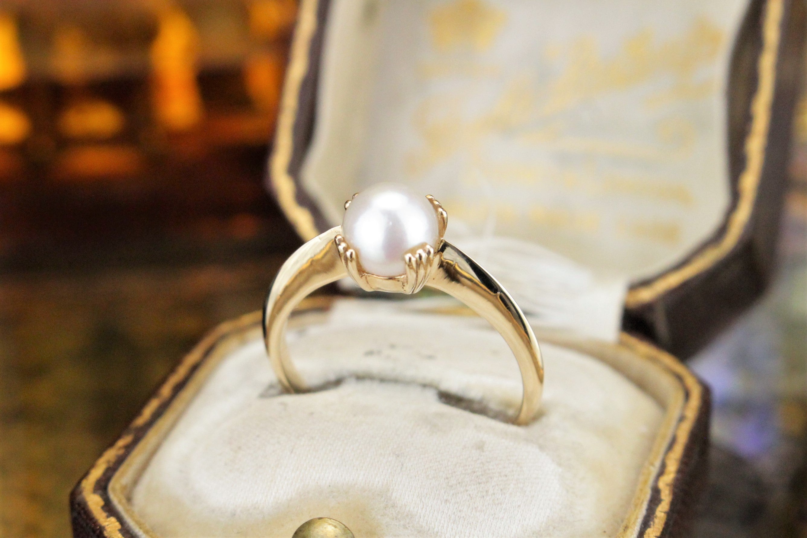 Estate pearl outlet ring