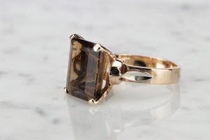 VINTAGE MID CENTURY c1960’s SMOKY QUARTZ COCKTAIL RING ON 9ct YELLOW GOLD