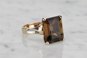 VINTAGE MID CENTURY c1960’s SMOKY QUARTZ COCKTAIL RING ON 9ct YELLOW GOLD