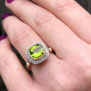 MODERN 4ct PERIDOT AND DIAMOND SQUARE CLUSTER RING ON 9ct YELLOW GOLD