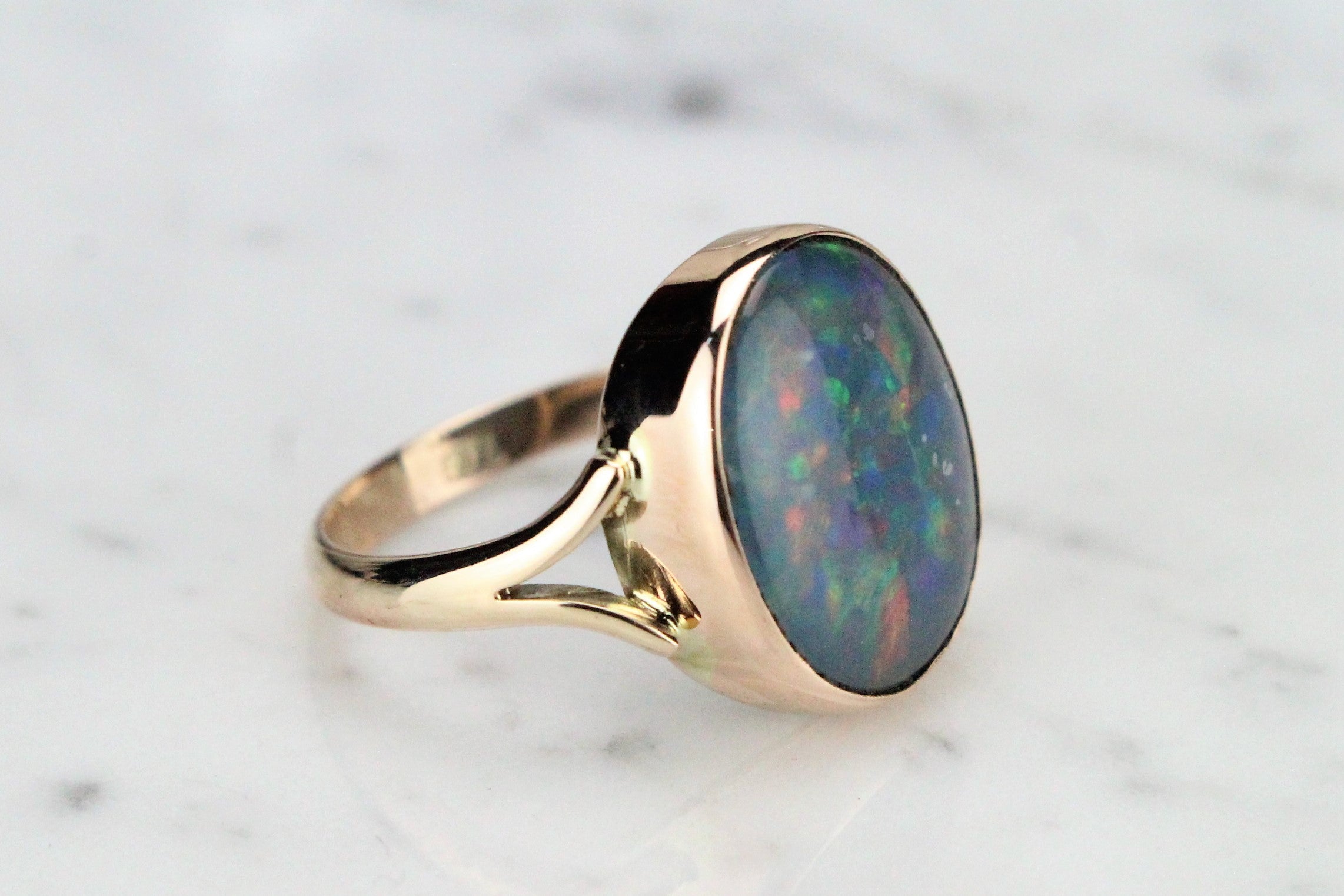 VINTAGE c1940 OPAL DOUBLE RING ON 9ct YELLOW GOLD - Rock & Vestige
