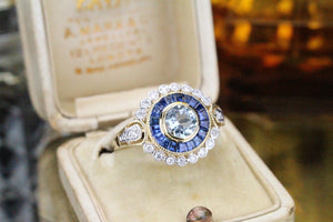 MODERN AQUAMARINE SAPPHIRE AND DIAMOND TARGET RING ON 9ct YELLOW GOLD