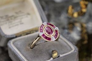 MODERN LATE EDWARDIAN/EARLY ART DECO STYLE .86ct RUBY & DIAMOND RING ON 9ct YELLOW GOLD