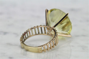 VINTAGE MID CENTURY c1960’s 20ct MINTY GREEN PRASIOLITE COCKTAIL RING ON 9ct YELLOW GOLD